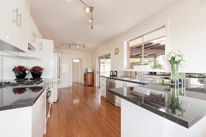 Photo - 7 Banks Road, Eltham North VIC 3095 - Image 5