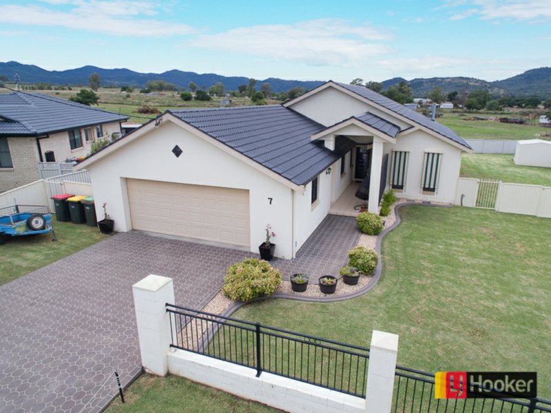 7 Banksia Close, Kootingal NSW 2352