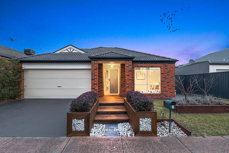 7 Banksia Grove, Pakenham VIC 3810