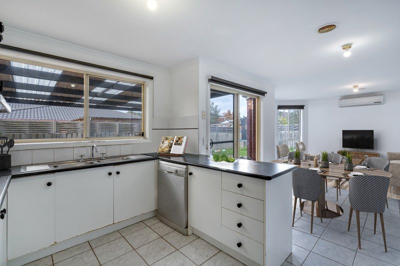 Photo - 7 Banstead Nook, Craigieburn VIC 3064 - Image 3