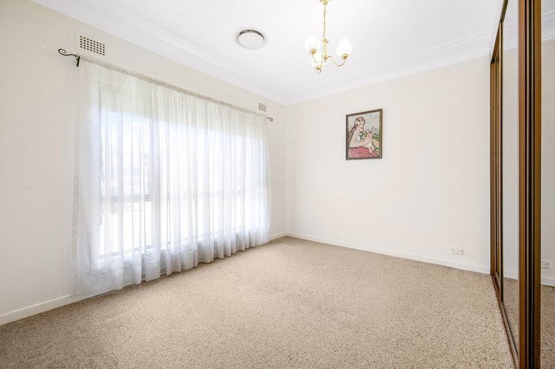 Photo - 7 Barkley Street, Carramar NSW 2163 - Image 5