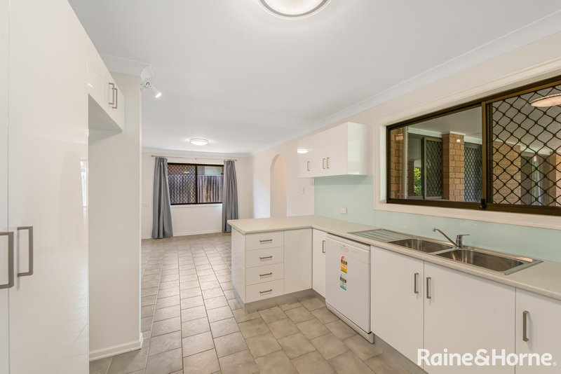 Photo - 7 Barnard Street, Carindale QLD 4152 - Image 4