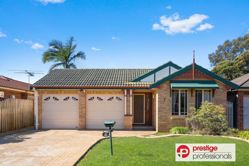 7 Barwon Court, Wattle Grove NSW 2173