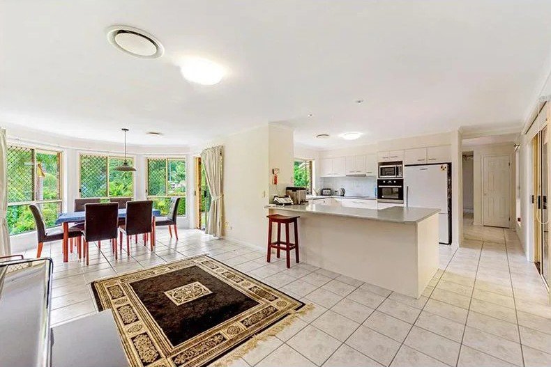 Photo - 7 Basswood Court, Bonogin QLD 4213 - Image 4
