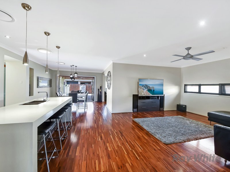 Photo - 7 Baybreeze Crescent, Murrumba Downs QLD 4503 - Image 4