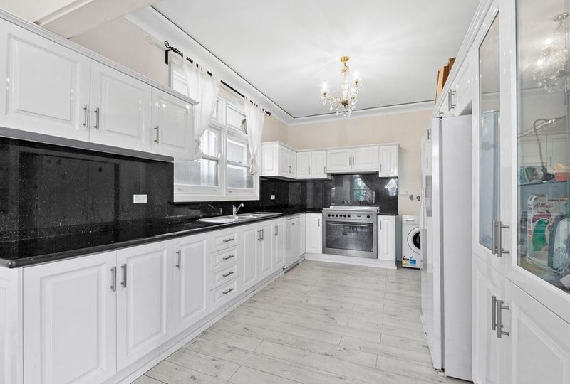 Photo - 7 Beacon Hill Road, Beacon Hill NSW 2100 - Image 5