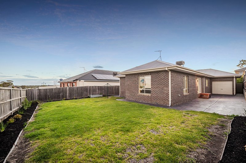 Photo - 7 Beau Vista Drive, Craigieburn VIC 3064 - Image 12