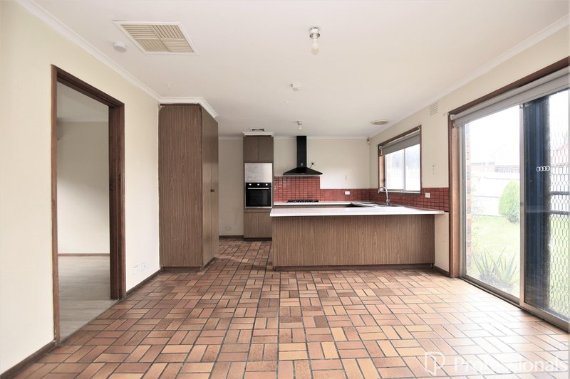 Photo - 7 Belinda Court, Dandenong North VIC 3175 - Image 3