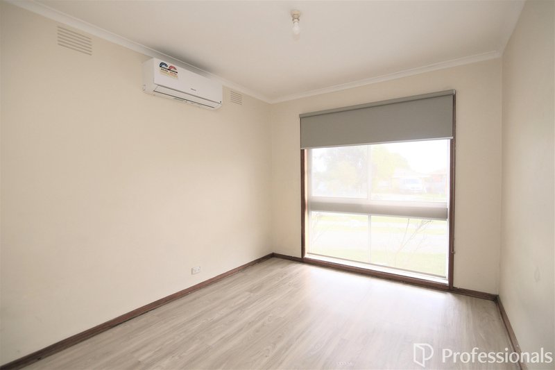 Photo - 7 Belinda Court, Dandenong North VIC 3175 - Image 5
