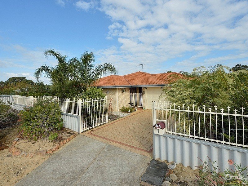 Photo - 7 Bellbird Court, Greenfields WA 6210 - Image 2