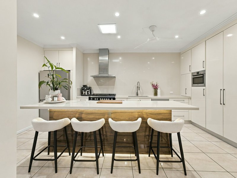 Photo - 7 Bellevue Crescent, Edge Hill QLD 4870 - Image 3