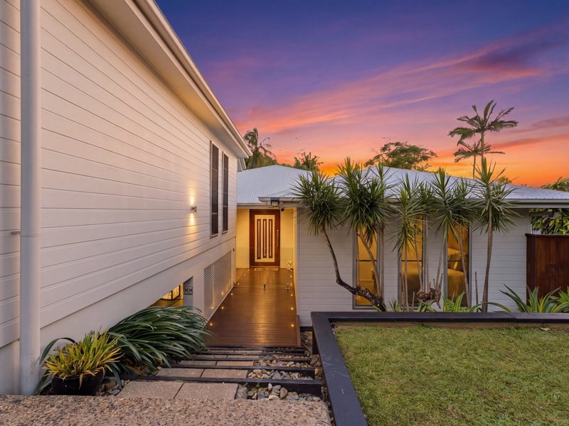 Photo - 7 Bellevue Crescent, Edge Hill QLD 4870 - Image 7