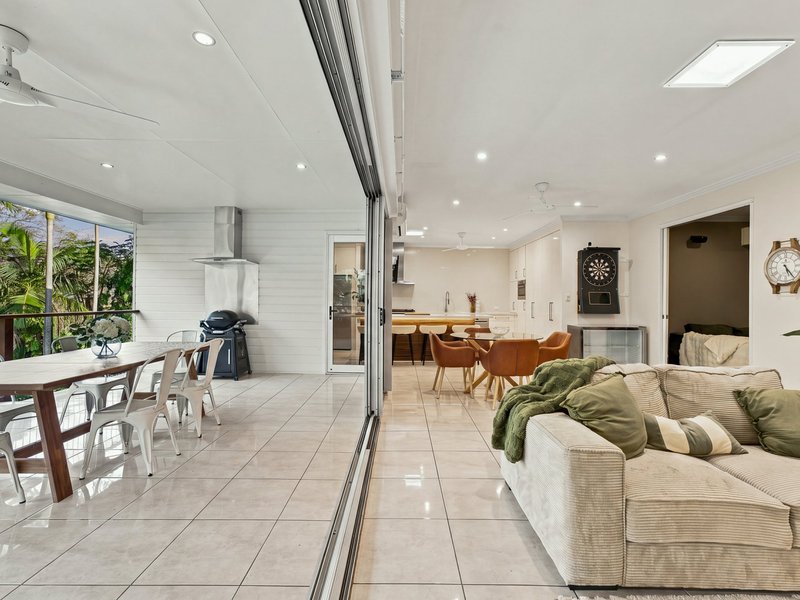 Photo - 7 Bellevue Crescent, Edge Hill QLD 4870 - Image 9