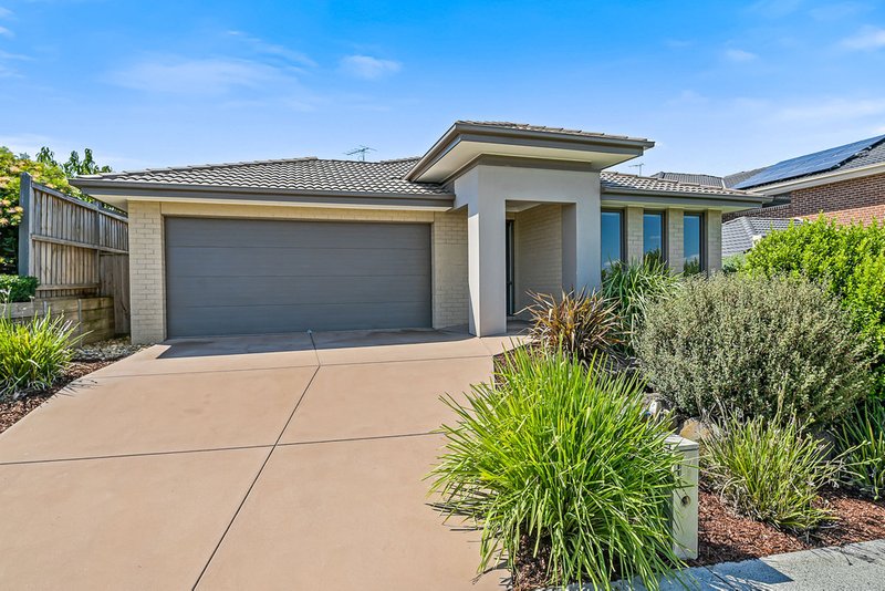 Photo - 7 Belmont Crescent, Pakenham VIC 3810 - Image 2