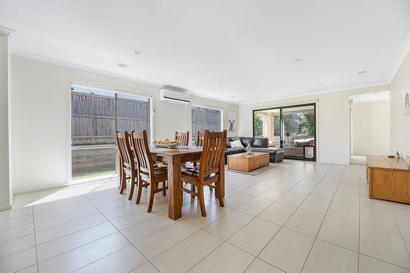 Photo - 7 Belmont Crescent, Pakenham VIC 3810 - Image 6