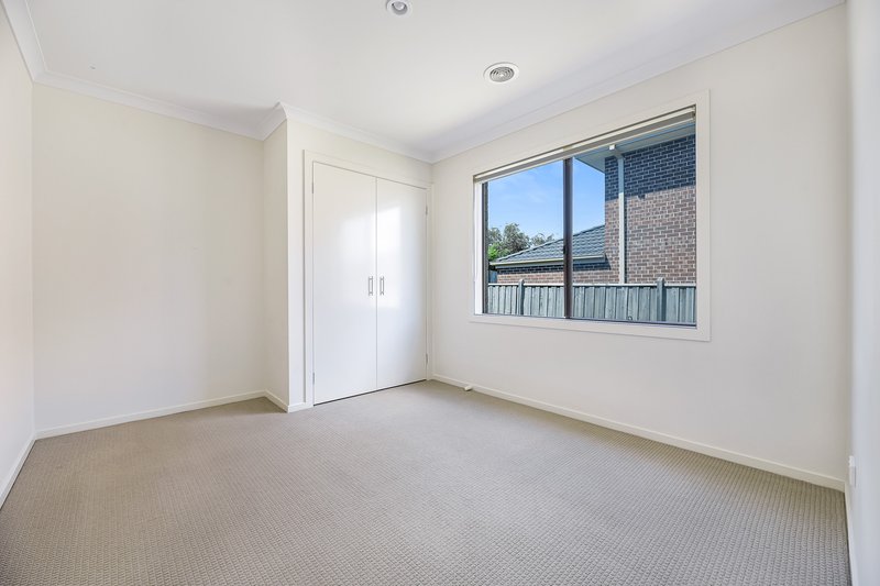 Photo - 7 Belmont Crescent, Pakenham VIC 3810 - Image 11