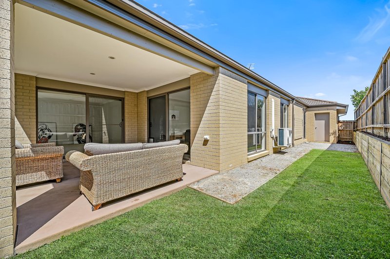 Photo - 7 Belmont Crescent, Pakenham VIC 3810 - Image 14