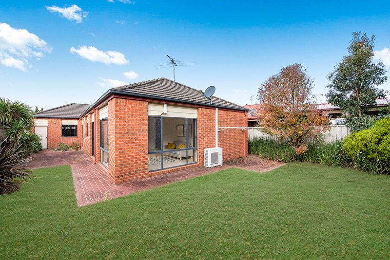 Photo - 7 Benambra Close, Pakenham VIC 3810 - Image 11