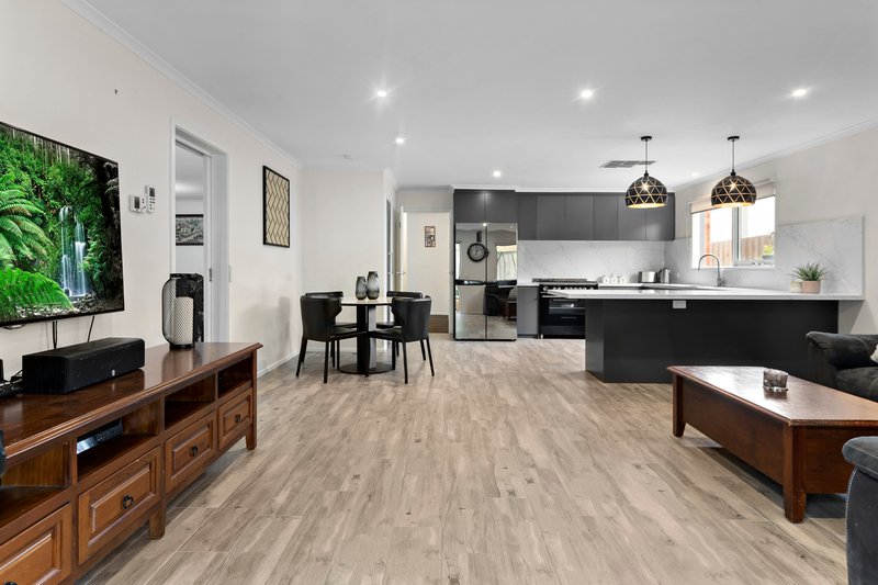 Photo - 7 Benambra Street, Oakleigh South VIC 3167 - Image 2