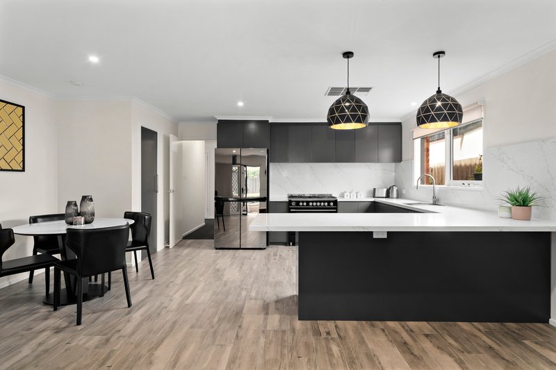 Photo - 7 Benambra Street, Oakleigh South VIC 3167 - Image 3