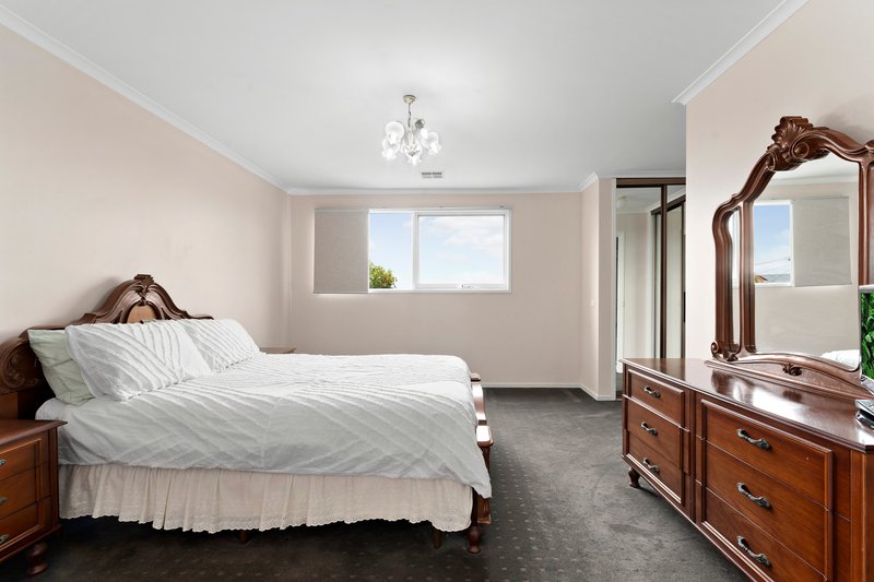 Photo - 7 Benambra Street, Oakleigh South VIC 3167 - Image 6