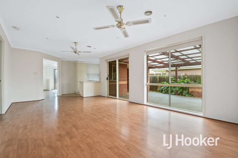 Photo - 7 Benor Court, Pakenham VIC 3810 - Image 3