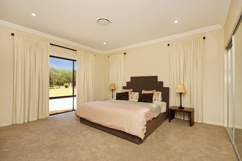 Photo - 7 Bernborough Place, Bridgeman Downs QLD 4035 - Image 12