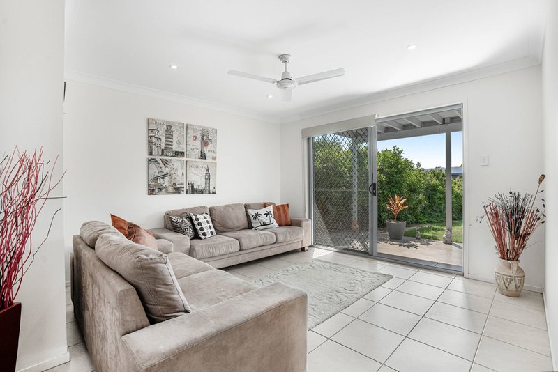 Photo - 7 Berringar Street, Wynnum QLD 4178 - Image 9