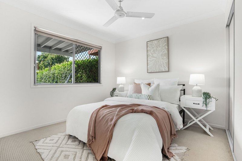 Photo - 7 Berringar Street, Wynnum QLD 4178 - Image 10