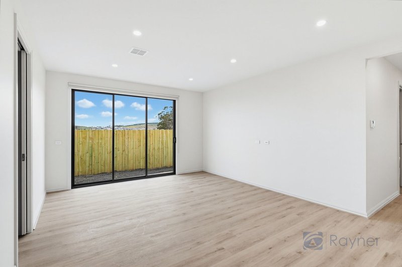 Photo - 7 Binap Street, Bacchus Marsh VIC 3340 - Image 9