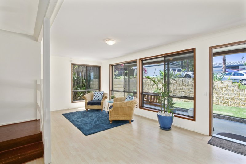 Photo - 7 Bindoon Close, Elanora QLD 4221 - Image 11