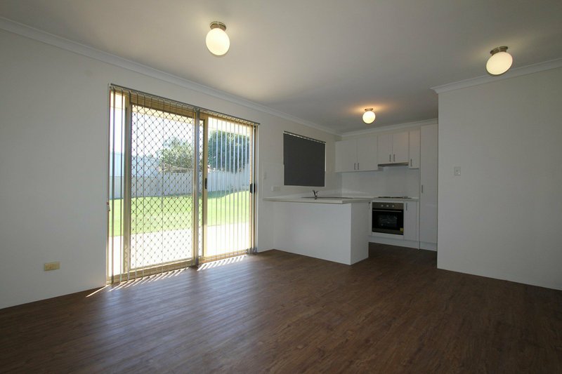 Photo - 7 Blackboy Rise, Parmelia WA 6167 - Image 4