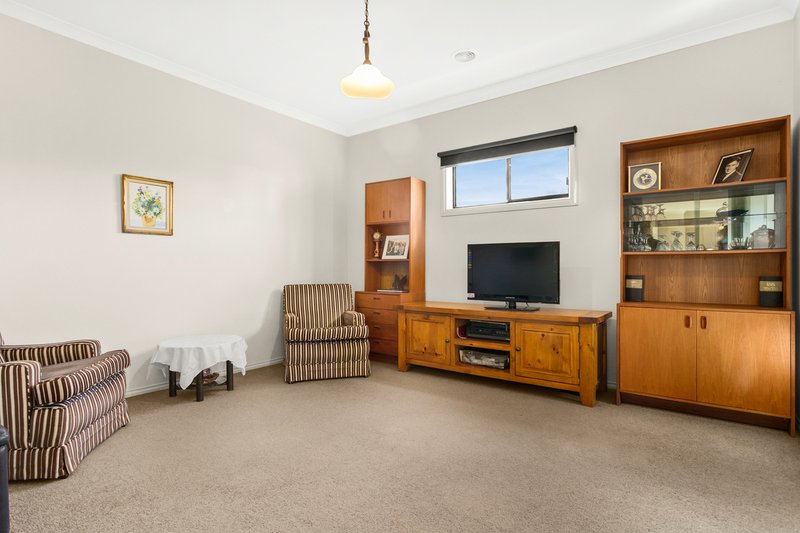 Photo - 7 Bligh Boulevard, Pakenham VIC 3810 - Image 5