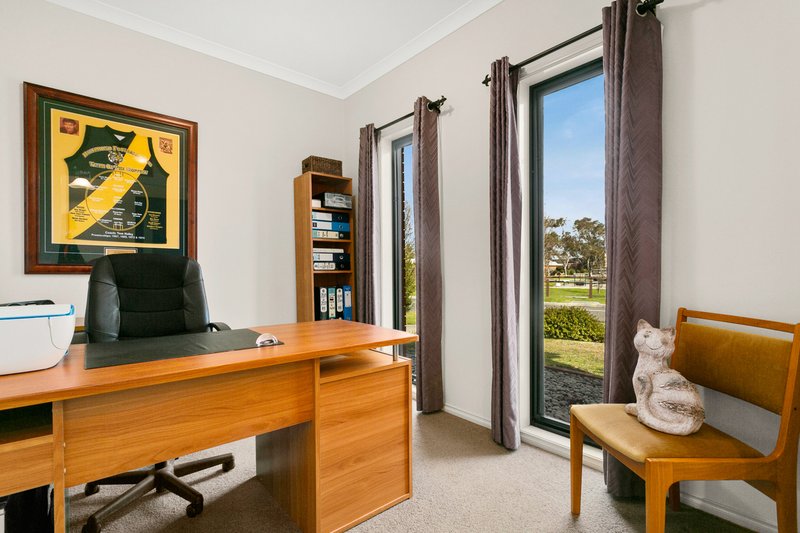 Photo - 7 Bligh Boulevard, Pakenham VIC 3810 - Image 12