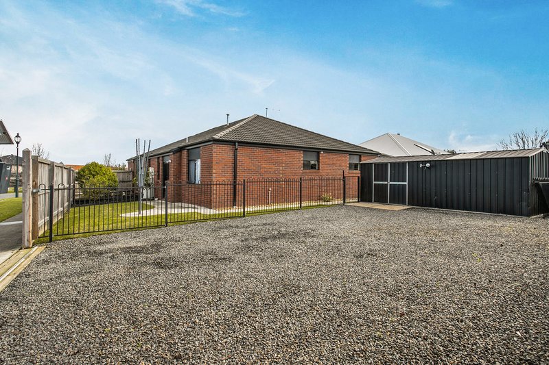 Photo - 7 Bligh Boulevard, Pakenham VIC 3810 - Image 17