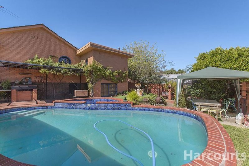 Photo - 7 Blossom Court, Glen Waverley VIC 3150 - Image 5