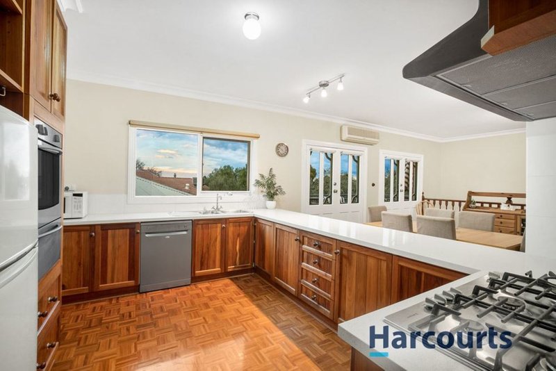 Photo - 7 Blue Hills Close, Wantirna VIC 3152 - Image 3