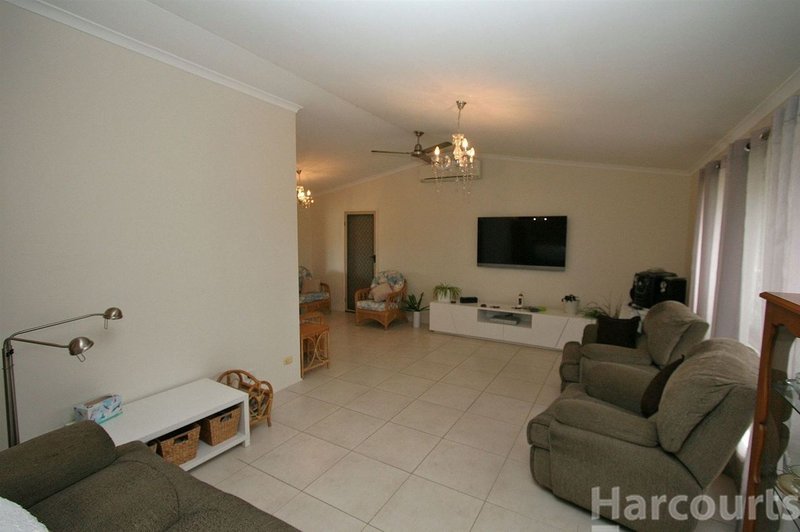 Photo - 7 Bluefin Ct , Sandstone Point QLD 4511 - Image 3