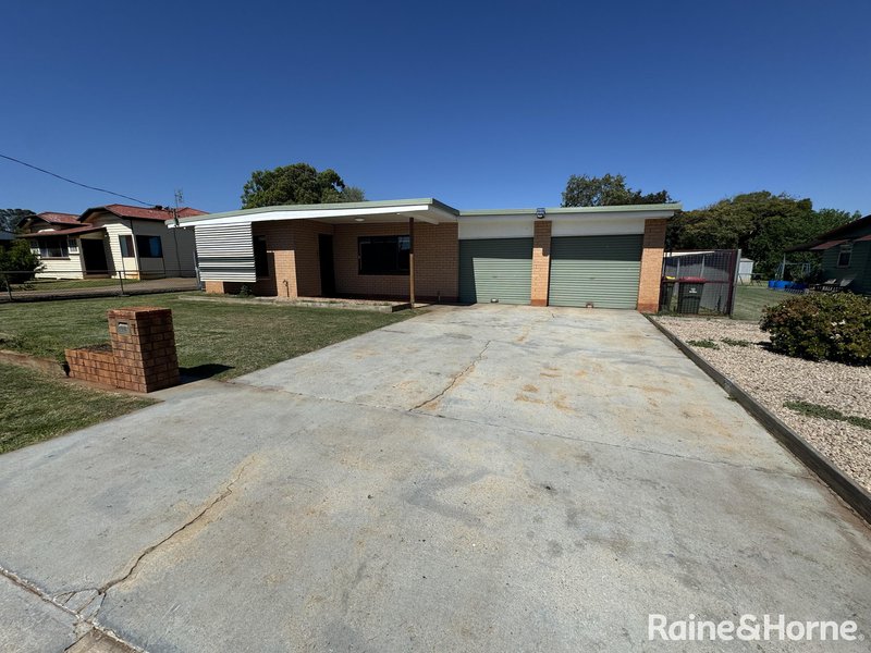 Photo - 7 Booth Street, Kingaroy QLD 4610 - Image 2