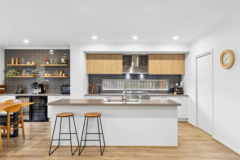 Photo - 7 Botany Circuit, Mount Duneed VIC 3217 - Image 2