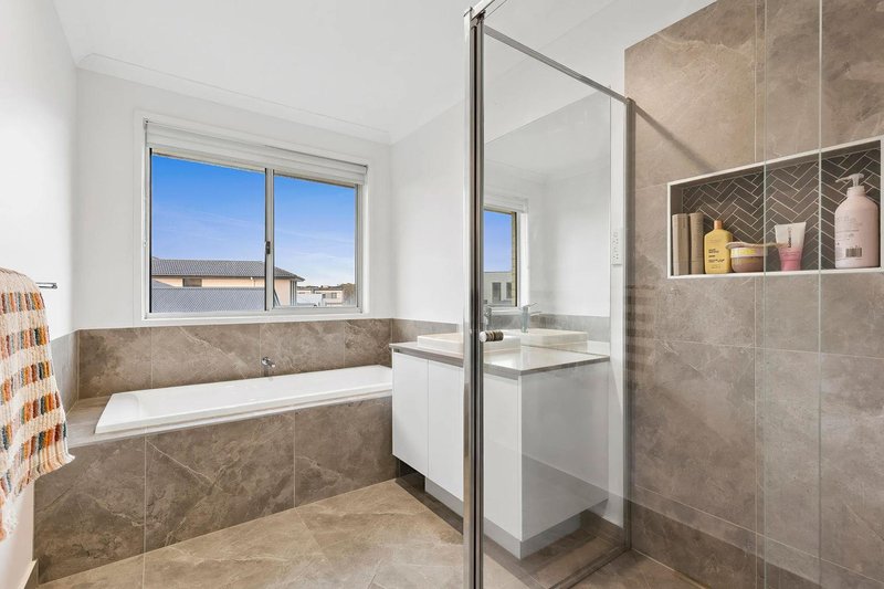 Photo - 7 Botany Circuit, Mount Duneed VIC 3217 - Image 5