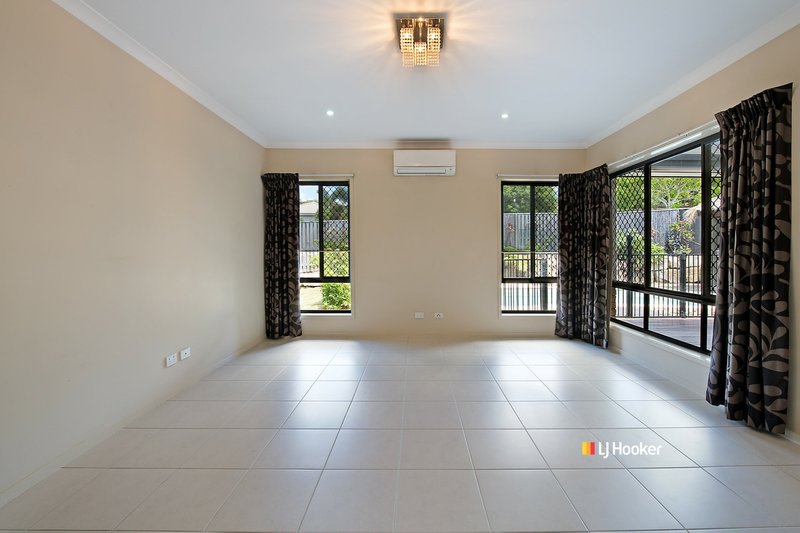 Photo - 7 Bowerbird Crescent, Dakabin QLD 4503 - Image 6