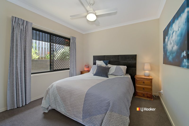 Photo - 7 Bowerbird Crescent, Dakabin QLD 4503 - Image 13