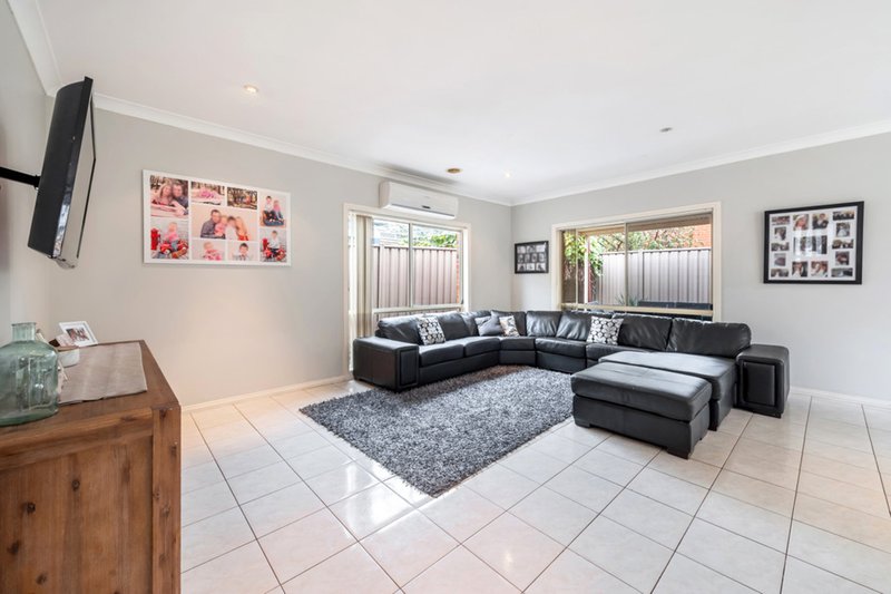 Photo - 7 Bowman Glen, Craigieburn VIC 3064 - Image 3