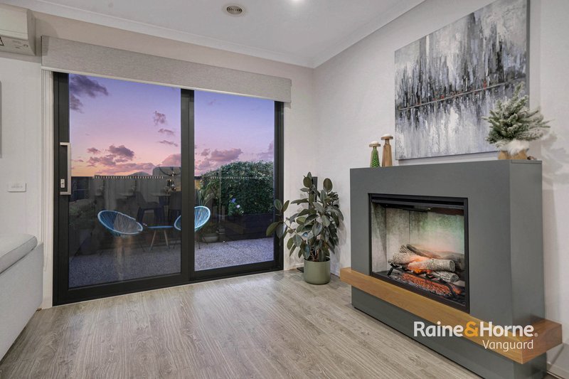 Photo - 7 Braveheart Grove, Mernda VIC 3754 - Image 3