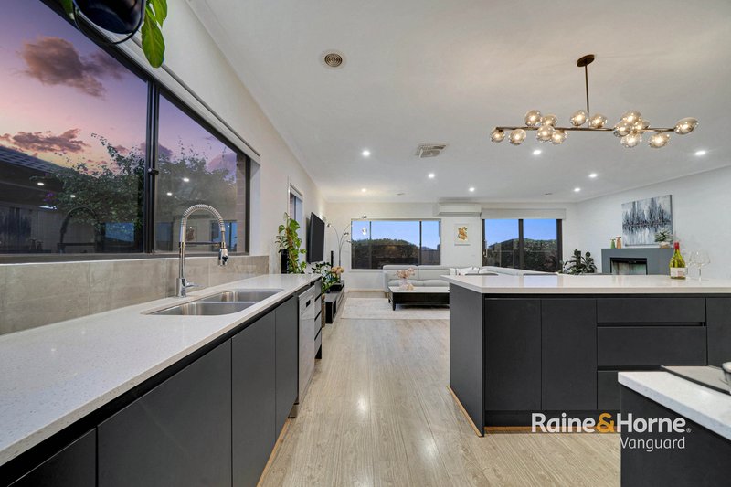 Photo - 7 Braveheart Grove, Mernda VIC 3754 - Image 6