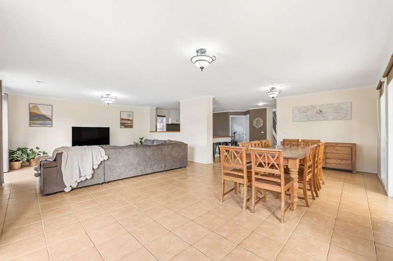 Photo - 7 Brentwood Drive, Werribee VIC 3030 - Image 5