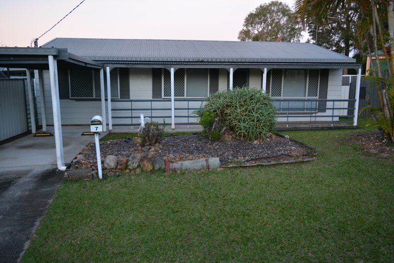 Photo - 7 Brian Court, Kallangur QLD 4503 - Image 2