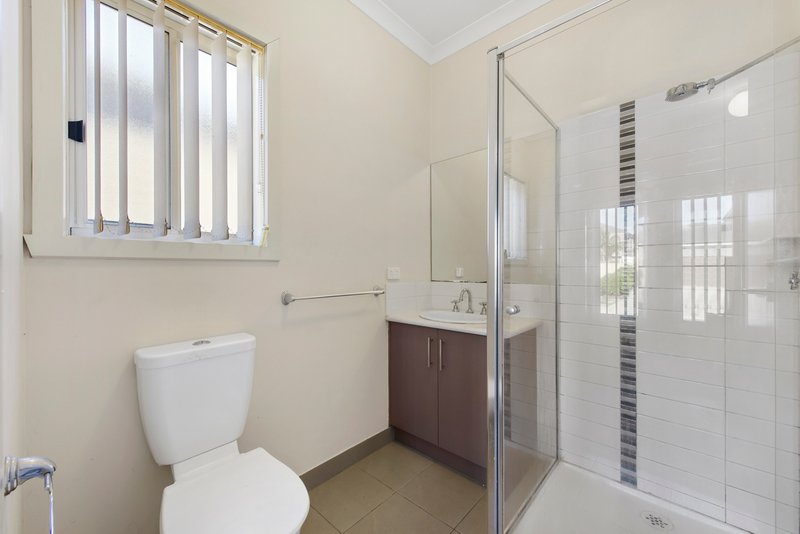 Photo - 7 Briar Valley Rise, Caroline Springs VIC 3023 - Image 3