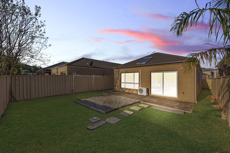 Photo - 7 Briar Valley Rise, Caroline Springs VIC 3023 - Image 9